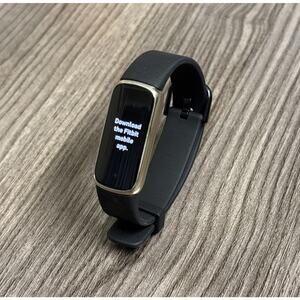 Fitbit Luxe Activity Tracker Soft Gold
